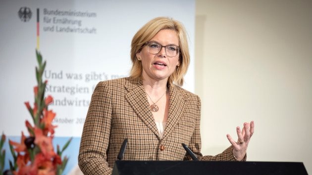 Твърда е позицията на германския министър на земеделието Юлия Кльокнер срещу обвързаната с производството подкрепа за стопаните
