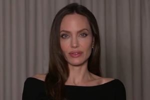 Анджелина Джоли Кадър: Инстаграм/Официален профил