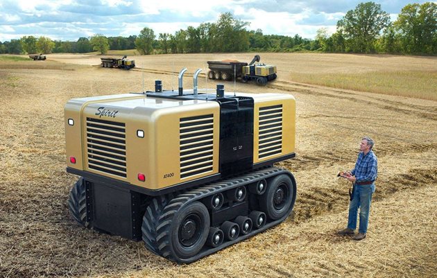 Автономният безкабинен трактор AT400 Spirit може да се използва с различен прикачен инвентар