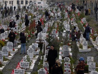 Турция почита паметта на жертвите на опустошителните земетресения от 2023 г. (Снимки)