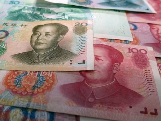Китайската централна банка фиксира валутата си под ключовото ниво от 7 юана за долар