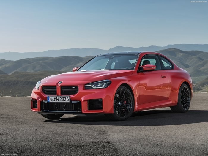 BMW M2 е една от малкото расови коли, която е задвижвана само от мощен бензинов двигател и задните колела.