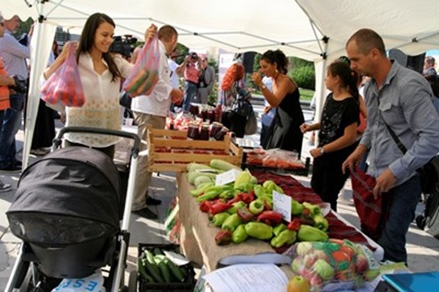 Фермерският пазар в Пловдив, организиран от "Български фермер" през септември СНИМКА: Наташа Манева