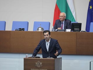 Кирил Петков: Поискахме оставките на Лорер и Божанков, защото промениха посоката на страната