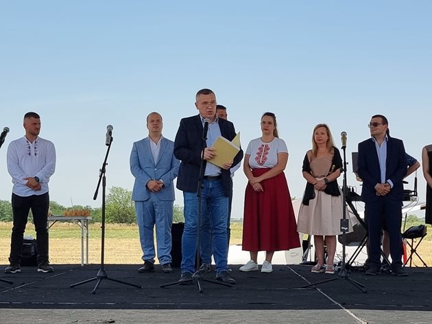 Министър Георги Тахов откри жътвената кампания