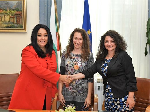 Министерството за Българското председателство получи дарение 30 000 карти на София