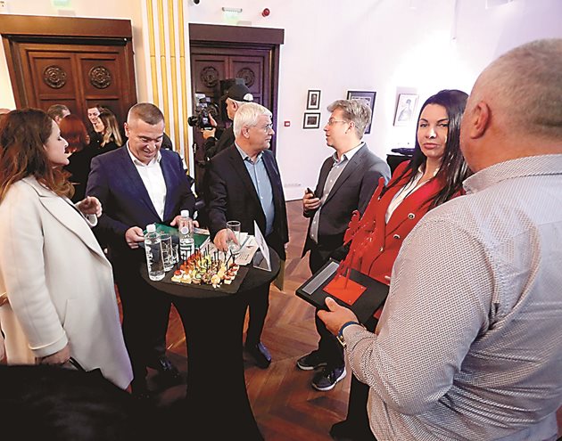 Над 100 бяха гостите на годишната церемония по награждаване на „Агробизнесмен на България" в столичната галерия на ул. „Оборище".