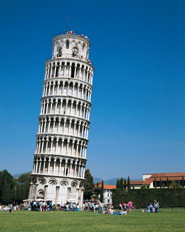 Кулата в Пиза - едно скъпо изкачване на стъпала срещу 24 долара.