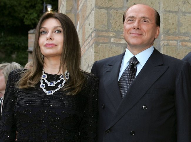 Берлускони и втората му съпруга Вероника Ларио в щастливите им времена
СНИМКА: РОЙТЕРС