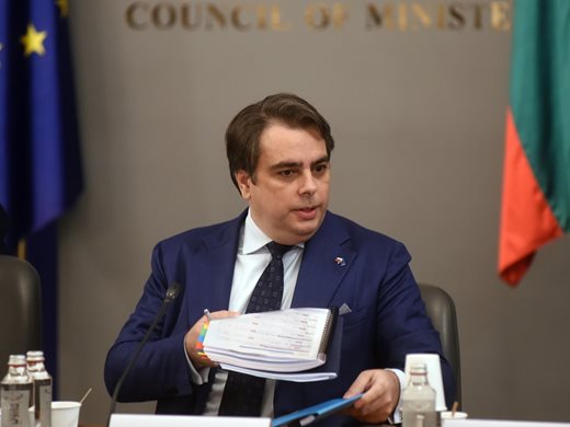Асен Василев: Банковото лоби бави получаването на 653 млн. евро