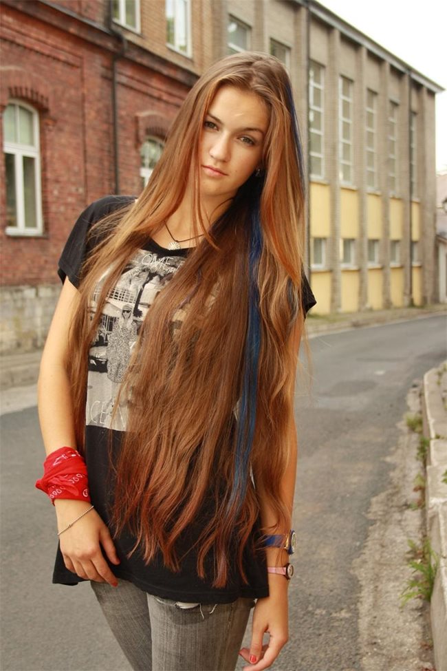 Хубавата и добре поддържана дълга коса винаги е на мода.