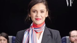 Нина Добрев става стюардеса в българска авиокомпания