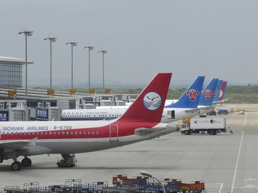 Китайските авиокомпании с повече вътрешни полети през лятото и есента, международните остават ограничени