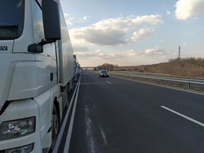 
Турция разширява капацитета на ГКПП Хамзабейли-Лесово на българо-турската граница, който се реконструира и модернизира