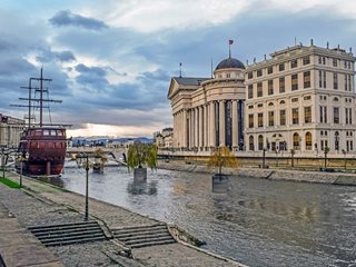 Изборите в Скопие: Европа на дузпата
