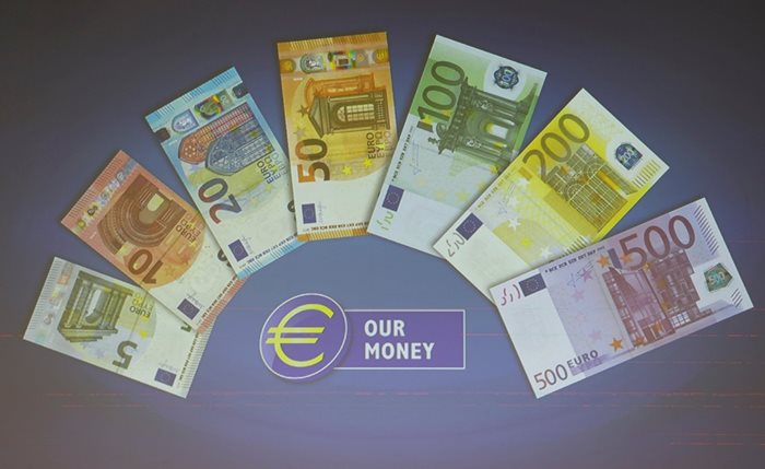 България се готви да въведе еврото от лятото на 2024 г. Страната ни вече е изготвила и национален план, за да стане това без сътресения.


