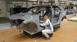 Volkswagen и Tesla сглобяват една електрическа кола само за 10 часа