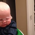 Вижте реакцията на бебе, което вижда майка си за първи път  (видео)