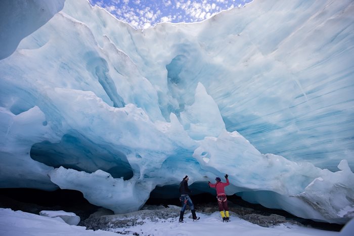 Учени изследват топенето на ледник в Австрия.