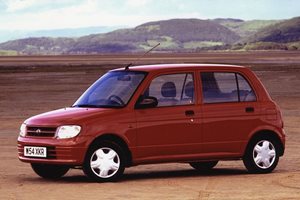 Daihatsu Cuore, който се продава от 1998 г. до 2002 г., със сигурност е с манипулирани резултати от краш тестовете.