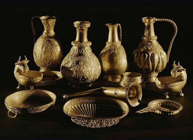 Част от съкровището от Малая Перешчепина. През 2016 г. ценни експонати от него гостуваха в Бургас.