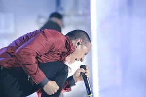 Linkin Park пуснаха първа песен с новия си вокалист