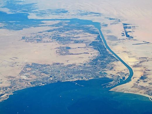 Компании и управата на Суецкия канал ще работят заедно за решаване на кризата в Червено море