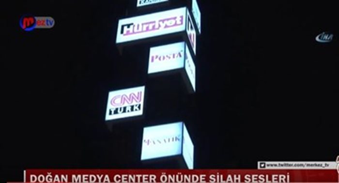 Сградата, по която бе открит огън, на медийната група в Анкара Кадър: YouTube/Merkez Tv