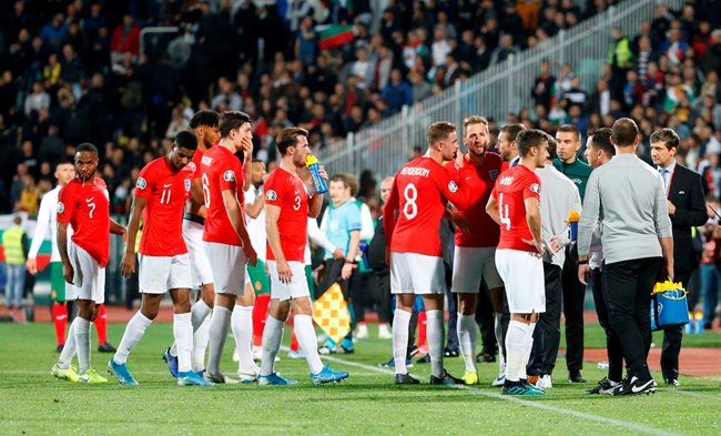 Расистският скандал на мача с Англия разби националния ни отбор