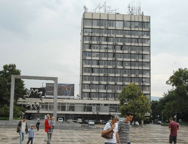 Заразените служители са от дирекция "Устройство на територията", която се помещава в бившия партиен дом в Пловдив.