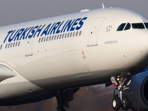 Самолет на турските авиолинии кацна извънредно в София