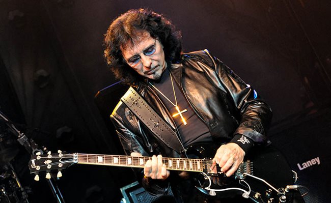 Тони Айоми по време на последния концерт на Black Sabbath.