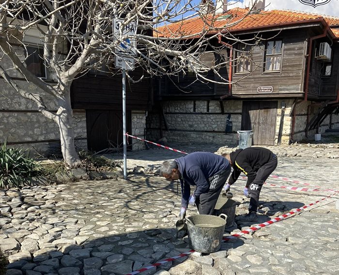 Полага се и калдъръм в Стария град, за да се запази автентичният му облик.