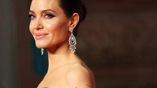 Бавачката на Анджелина Джоли: Тя обича алкохола, дава и на децата да пият