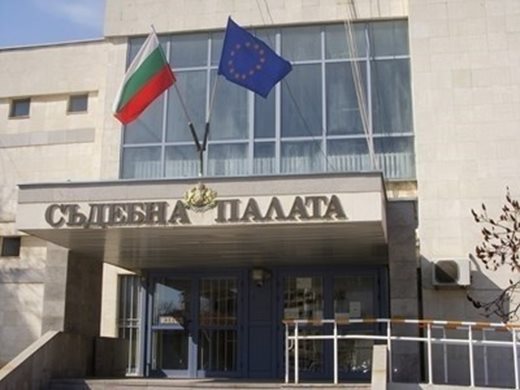 Административният съд в Добрич отмени решение на общински съвет за данъка върху МПС