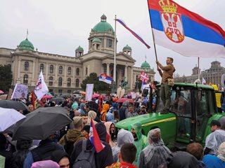 Половин милион на протест в Белград, твърдят го хората от двата митинга там (Видео, снимки)