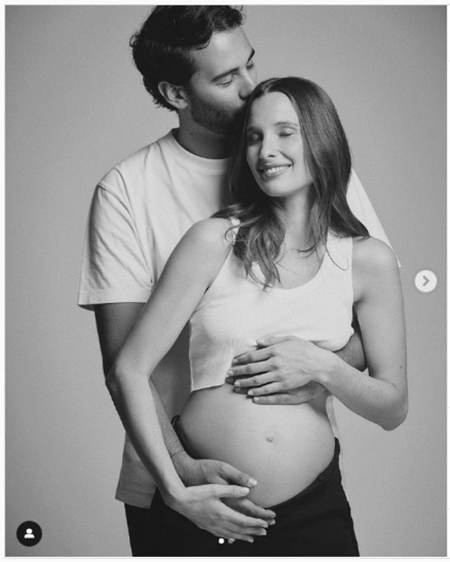 Черно-бяла снимка с бременната Илон
Снимки: Инстаграм