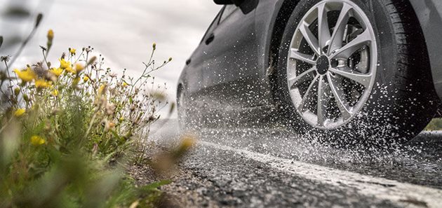 Електрическите коли губят пробег и когато вали проливен дъжд