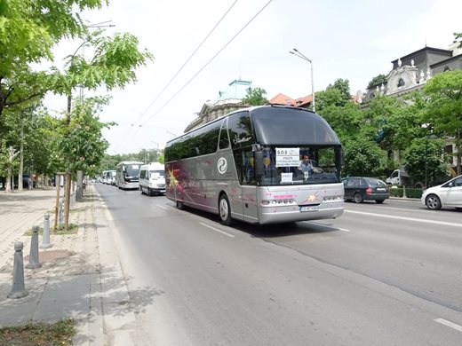 Автобуси от случайните превози на протест в 5 града (Снимки)