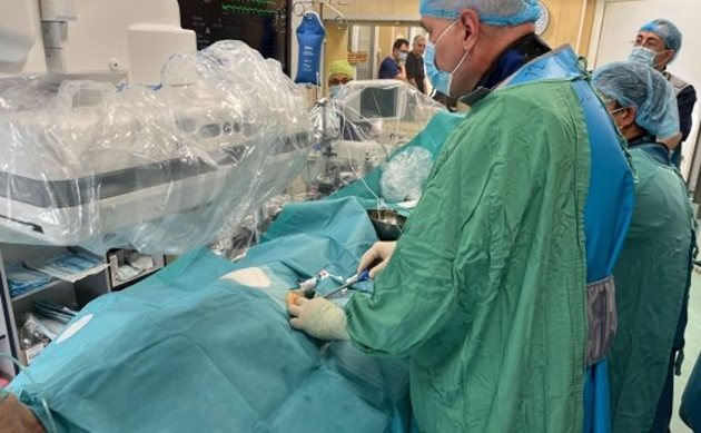 За първи път в България бе направена имплантация на безжичен пейсмейкър директно в дясна камера на сърцето.