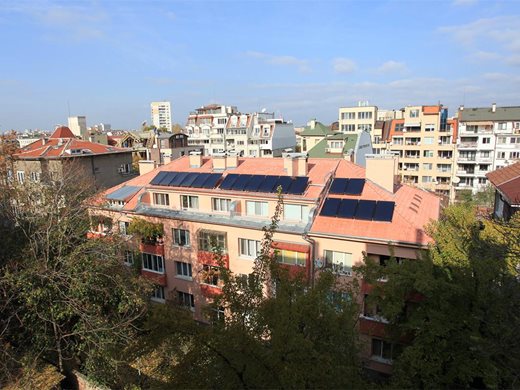 До 10 000 евро за соларни панели на покрива