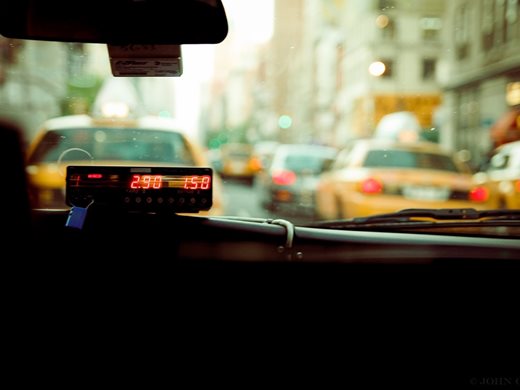 Таксиметров шофьор: Едва ли ще има отлив на клиенти при промяна в цената