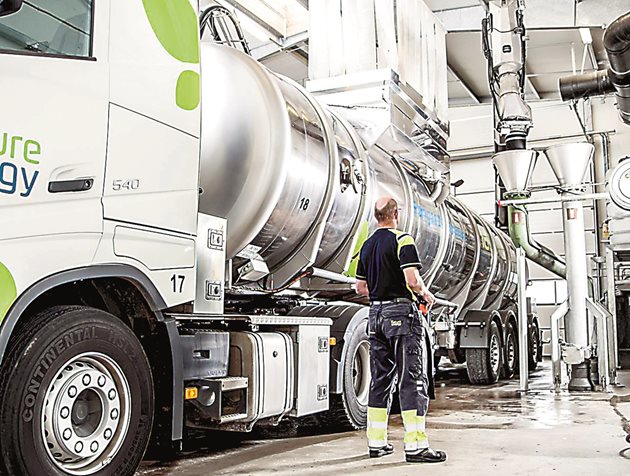 Специална цистерна за транспортиране на втечнен биогаз товари гориво