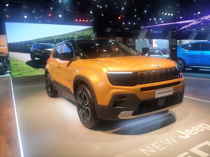 Пробегът на електрическия Jeep Avenger в града може да достигне впечатляващите 550 км с едно зареждане на батерията.