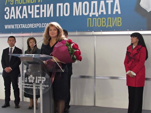 Вицепрезидентът откри международно изложение за текстилна техника и продукти в Пловдив