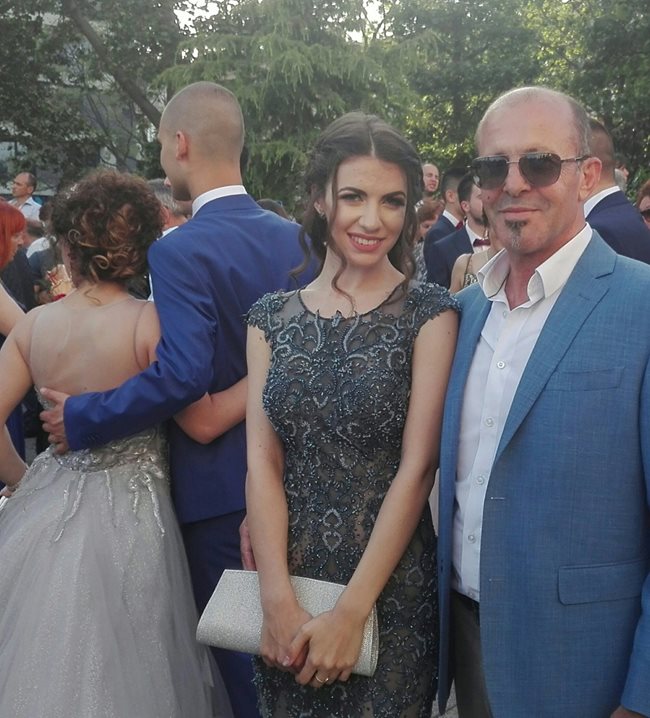 Кметът на Приморско Димитър Германов с красивата си дъщеря  Петя.