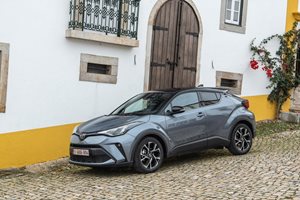 Шефът на Toyota прогнозира, че електрическото бъдеще на колите ще унищожи милиони работни места