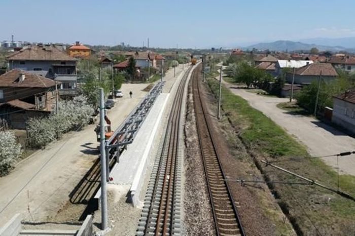 Проектът за модернизацията на жп трасето между Елин Пелин и Септември е за над 1 млрд. лв.

СНИМКА: “24 ЧАСА”