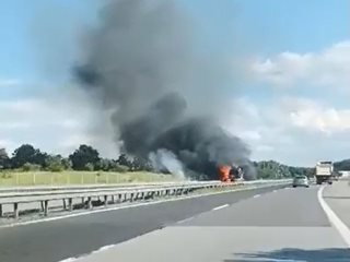 Тир се запали на АМ "Тракия", магистралата към София е затворена