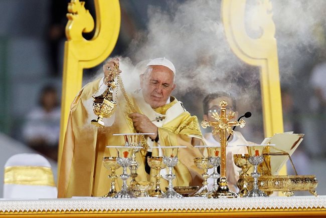Папа Франциск в Тайланд Снимки: Ройтерс